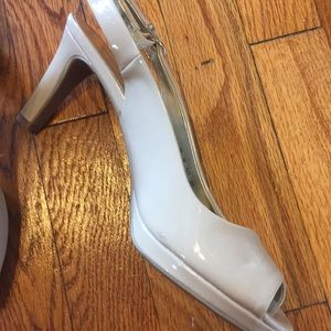 Life Stride Shoes - Nude sling back heels sz 8.5 Life Stride Shoes - Nude sling back heels sz 8.5